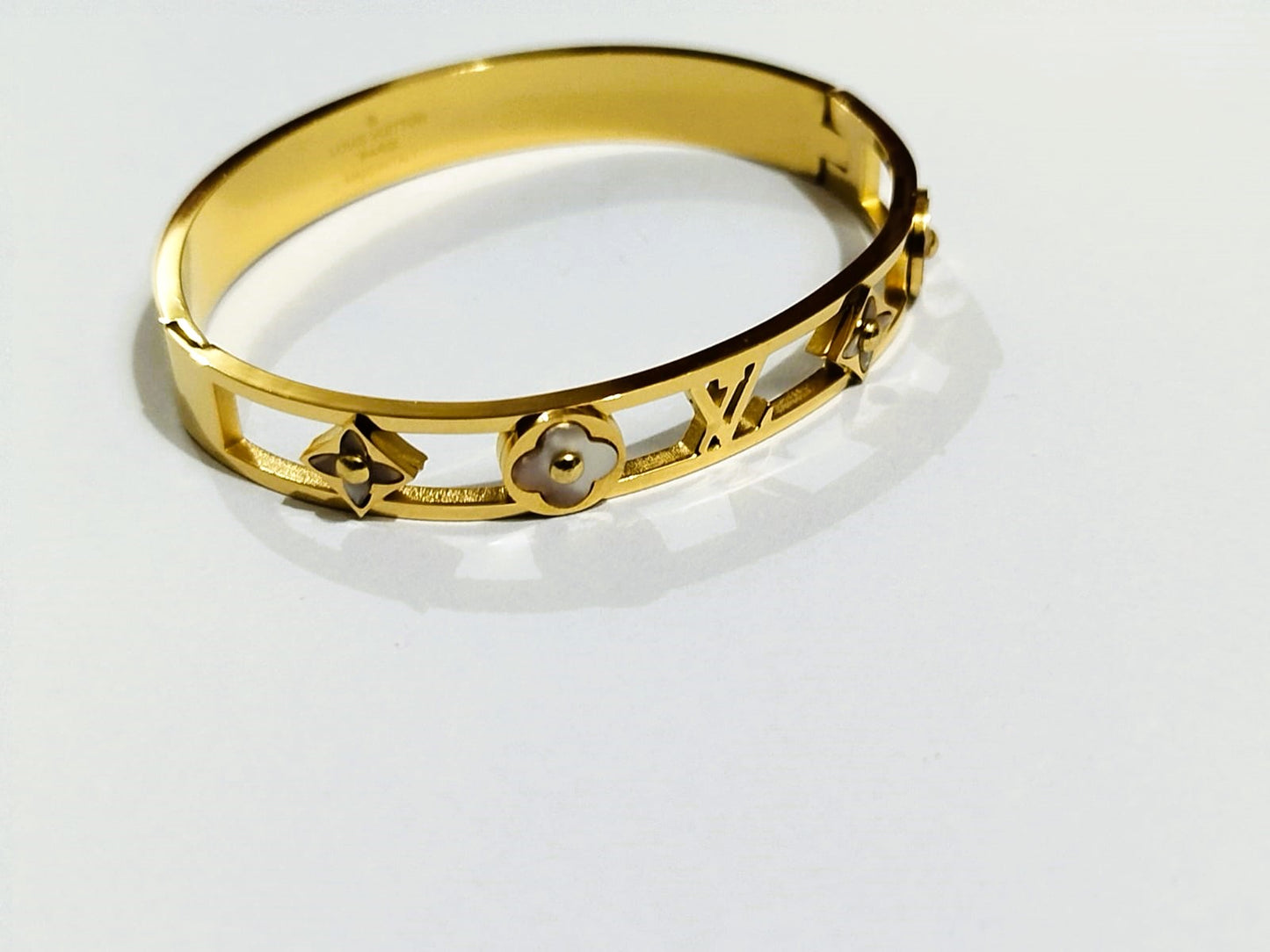 Stainless Steel Classic Bangle – Waterproof & Non-Fade | Mazia Fashion