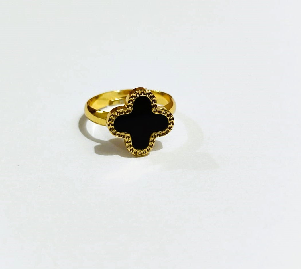 Adjustable Clover Ring – Golden with Black & White Stone | Stainless Steel