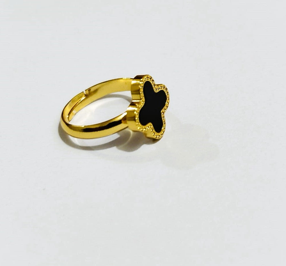 Adjustable Clover Ring – Golden with Black & White Stone | Stainless Steel