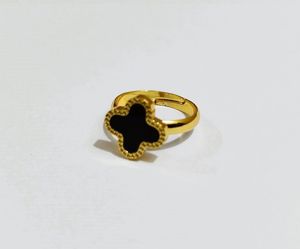 Adjustable Clover Ring – Golden with Black & White Stone | Stainless Steel