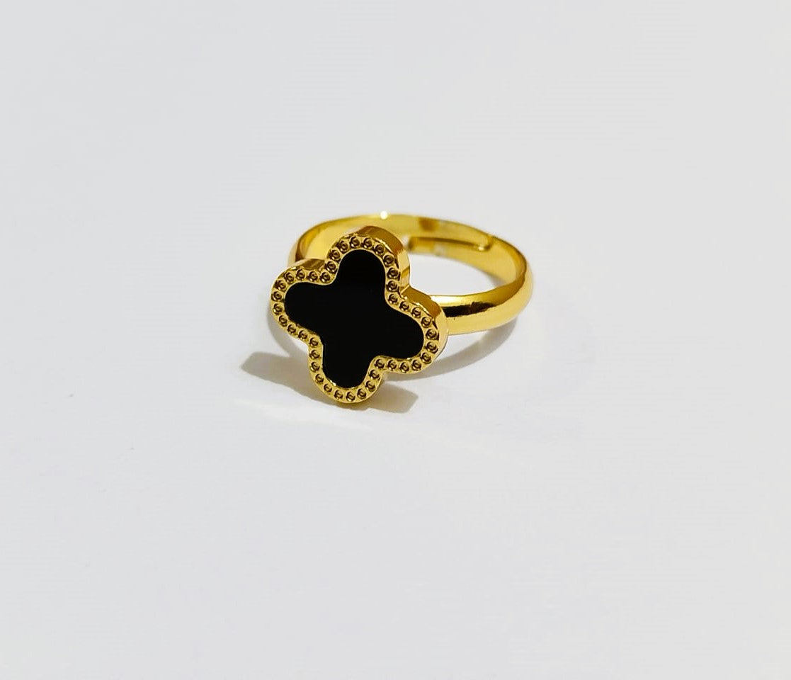 Adjustable Clover Ring – Golden with Black & White Stone | Stainless Steel