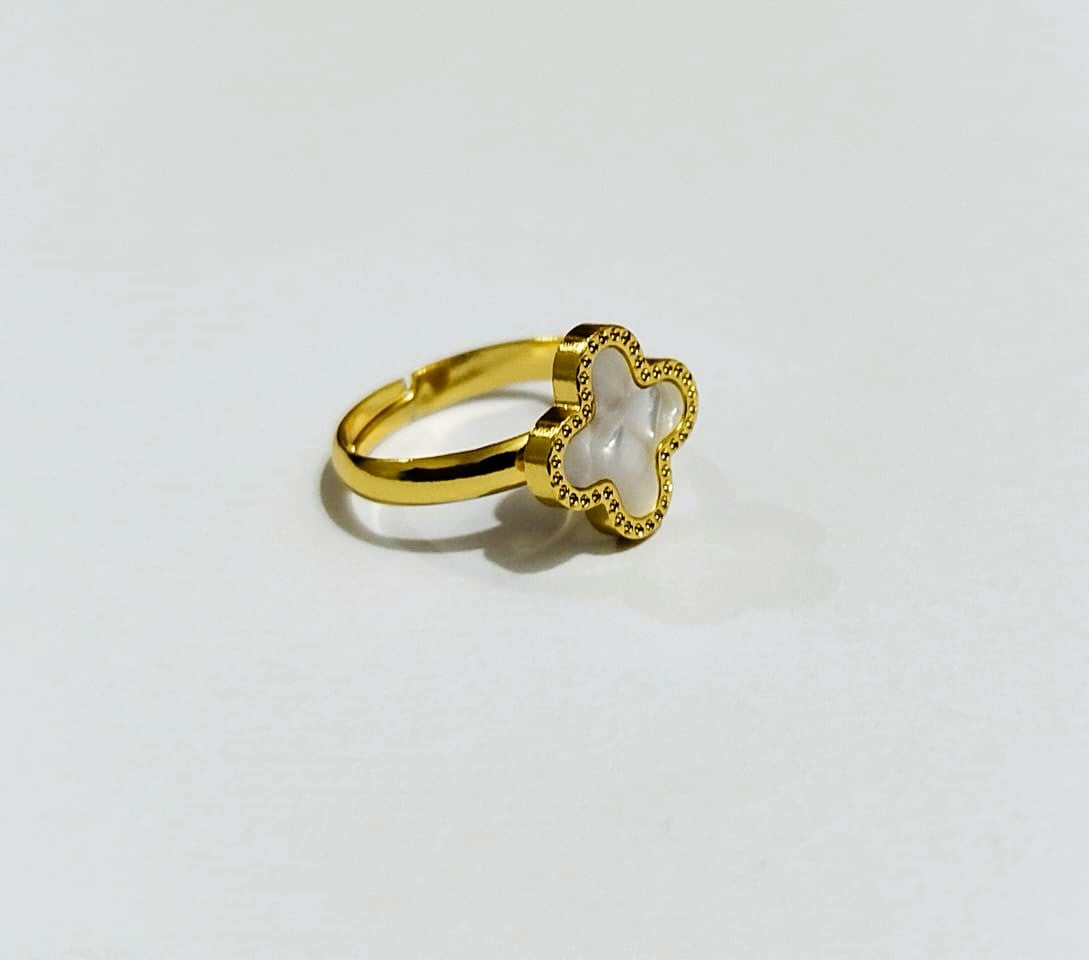 Adjustable Clover Ring – Golden with Black & White Stone | Stainless Steel