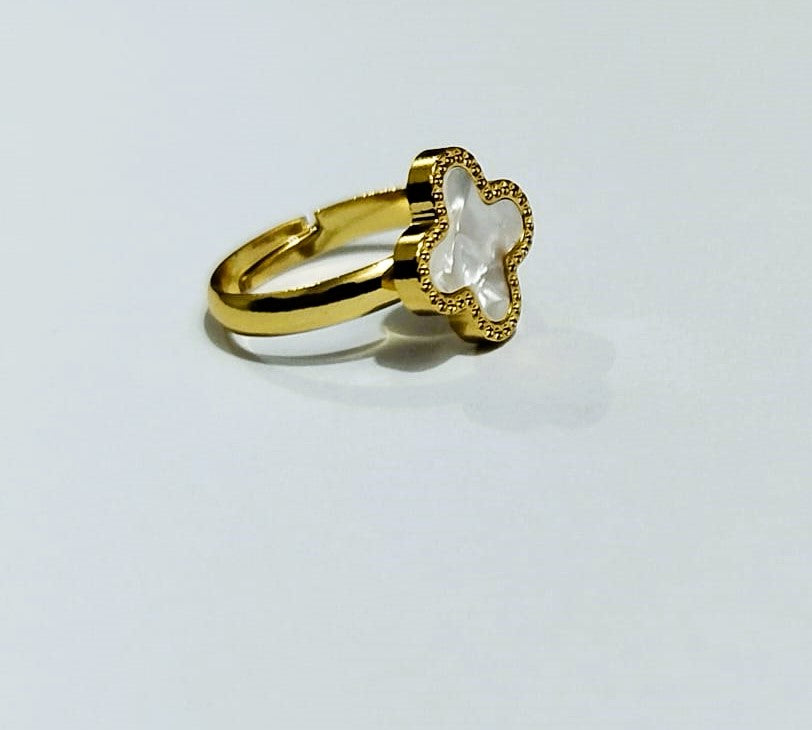 Adjustable Clover Ring – Golden with Black & White Stone | Stainless Steel