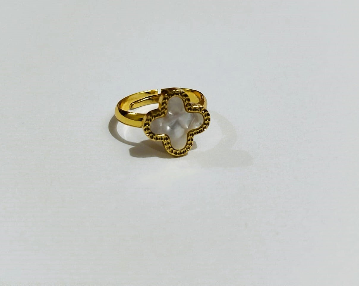 Adjustable Clover Ring – Golden with Black & White Stone | Stainless Steel