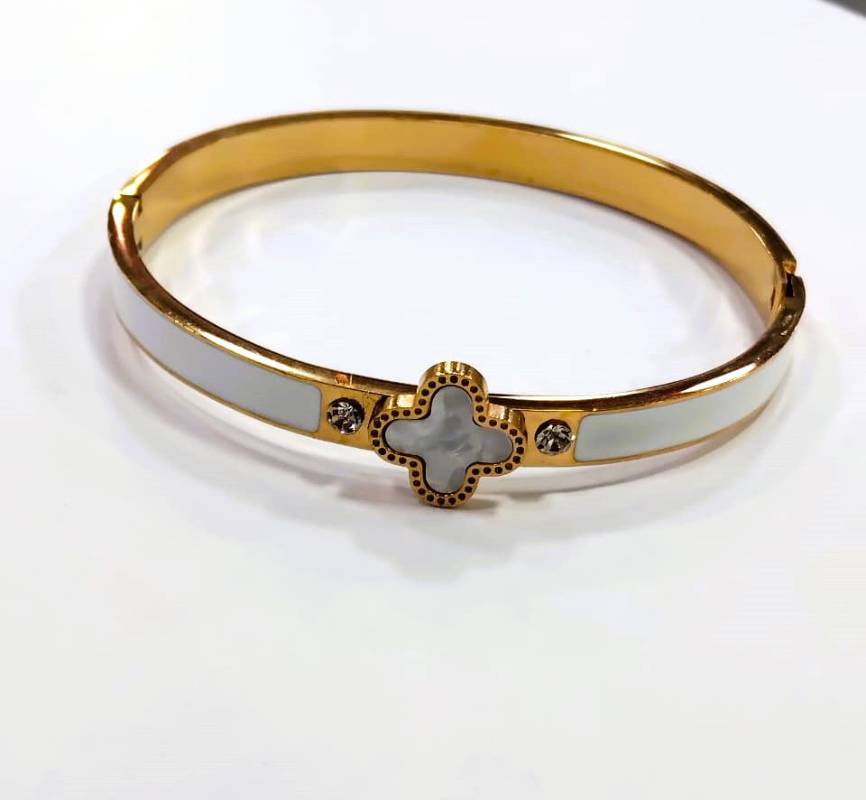 Four-Leaf Clover Bracelet – Openable Bangle with Crystal Stones | Stainless Steel | Mazia Fashion