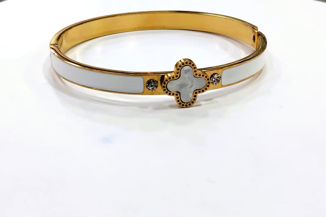 Four-Leaf Clover Bracelet – Openable Bangle with Crystal Stones | Stainless Steel | Mazia Fashion