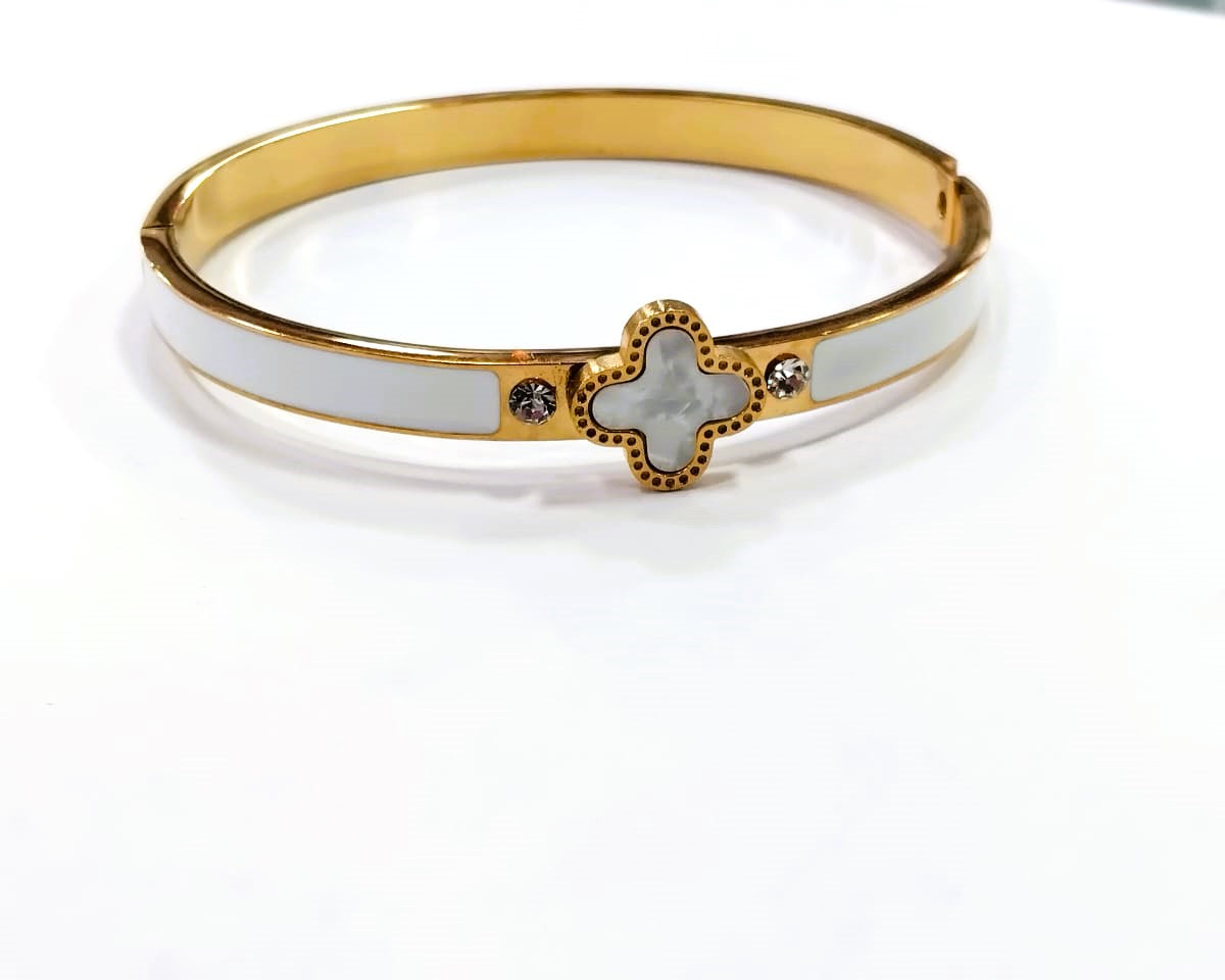 Four-Leaf Clover Bracelet – Openable Bangle with Crystal Stones | Stainless Steel | Mazia Fashion