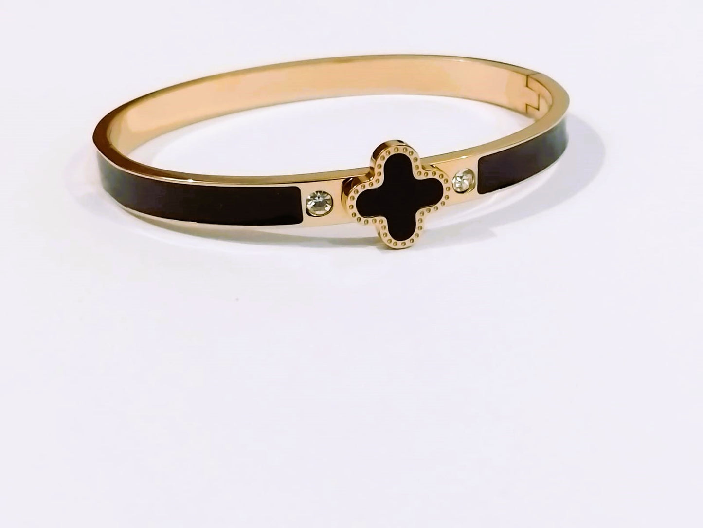 Four-Leaf Clover Bracelet – Openable Bangle with Crystal Stones | Stainless Steel | Mazia Fashion