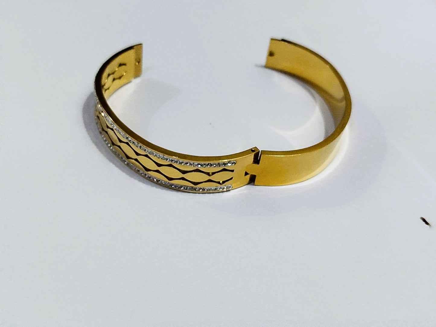 Golden Rinshine Stainless Steel Openable Bangle – Mazia Fashion