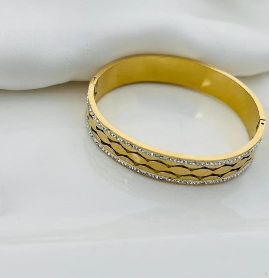 Golden Rinshine Stainless Steel Openable Bangle – Mazia Fashion