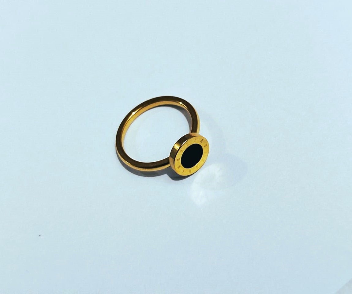 Roman Round Ring – Black & Gold | Premium Stainless Steel