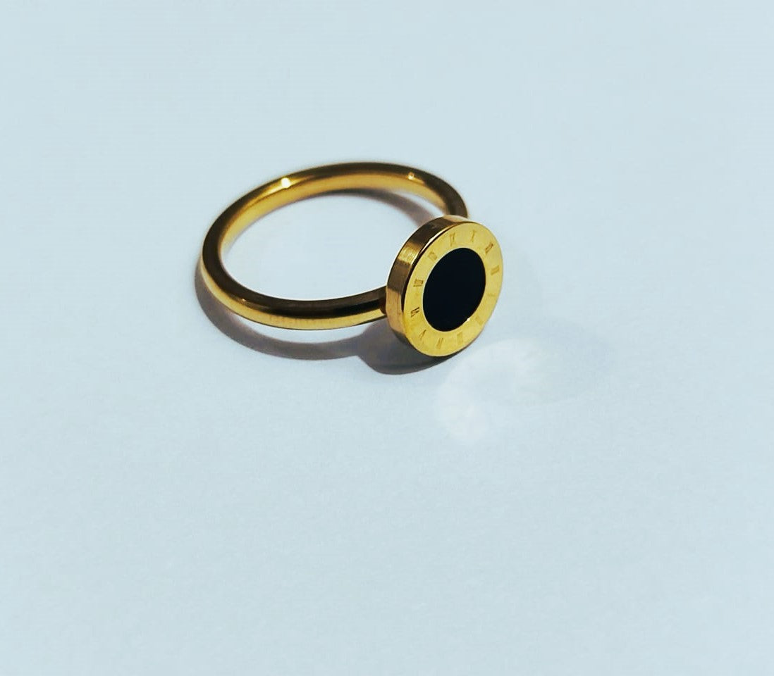 Roman Round Ring – Black & Gold | Premium Stainless Steel