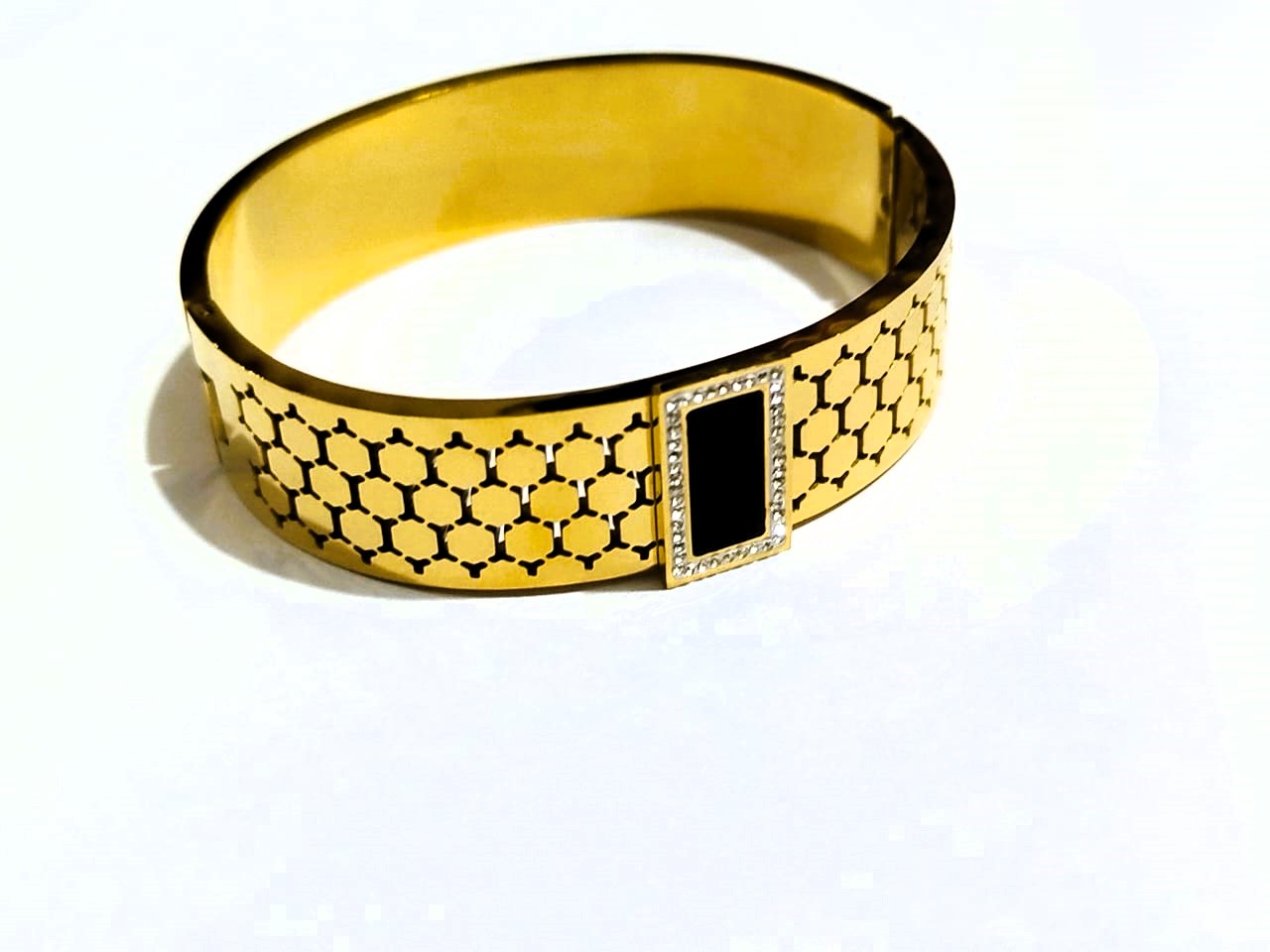 Vintage Honeycomb Diamond Bracelet – Retro Stainless Steel Bangle | Mazia Fashion