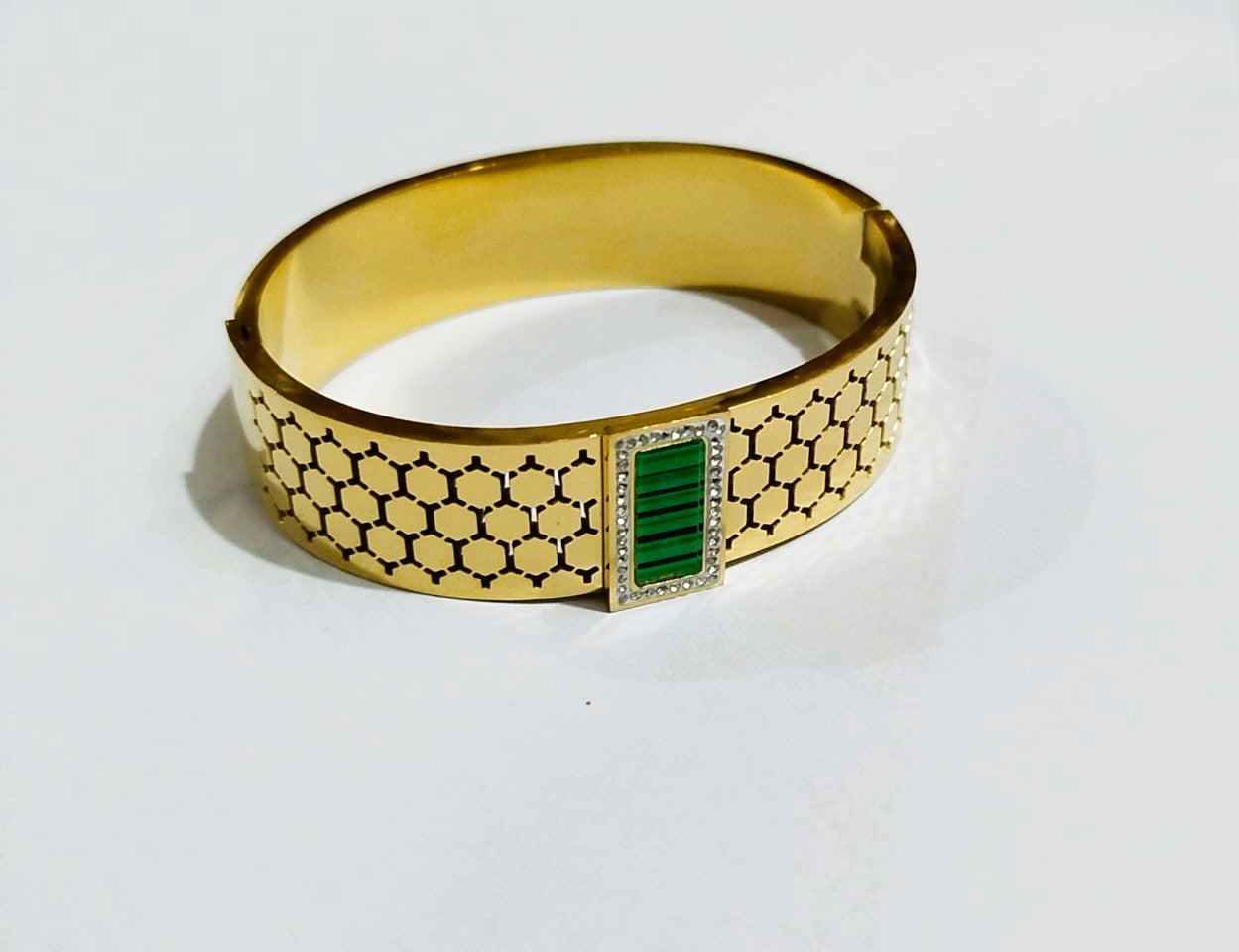 Vintage Honeycomb Diamond Bracelet – Retro Stainless Steel Bangle | Mazia Fashion