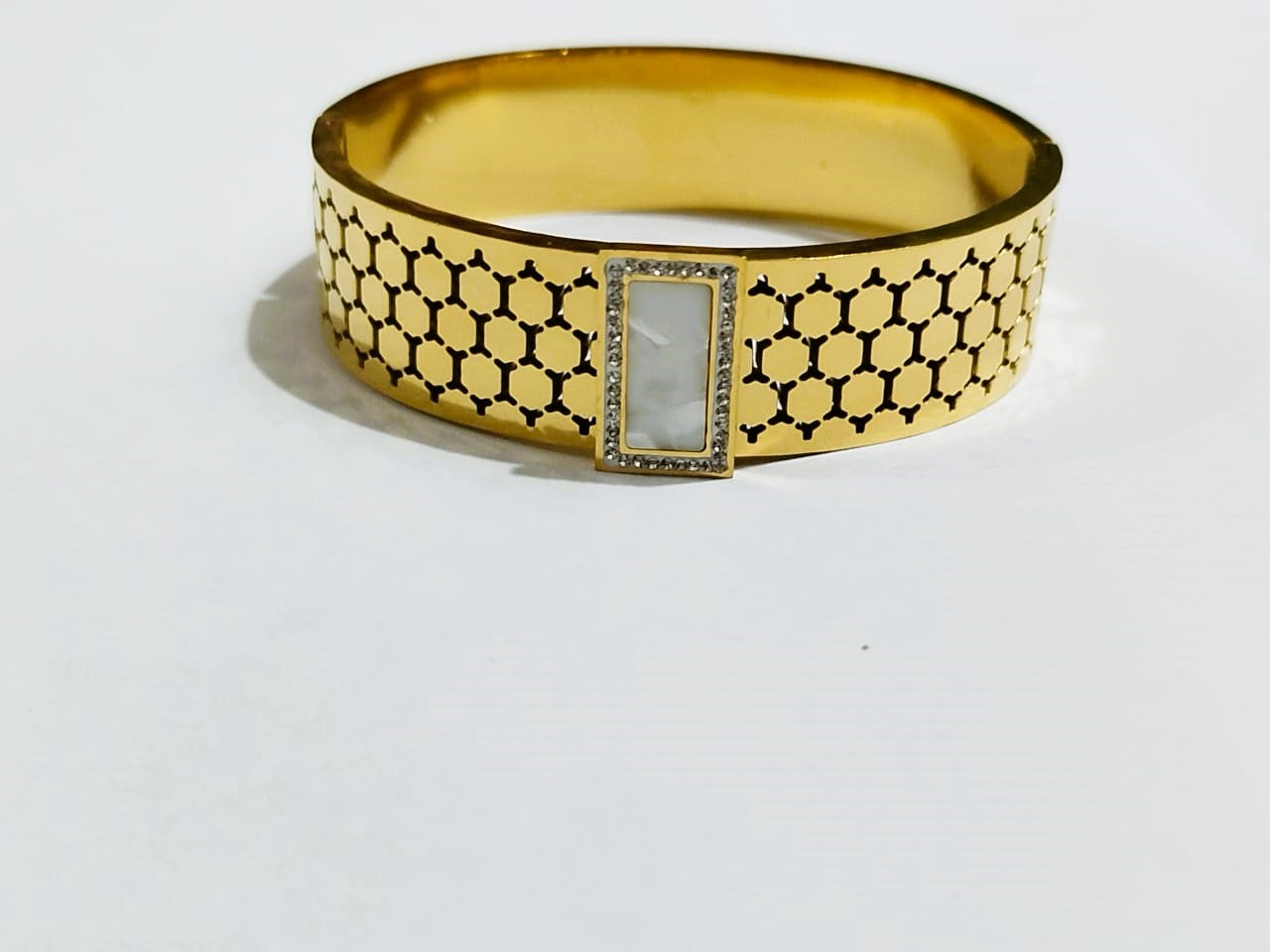 Vintage Honeycomb Diamond Bracelet – Retro Stainless Steel Bangle | Mazia Fashion