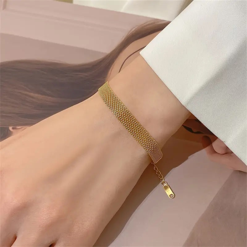 Golden Fashion Stainless Steel Chain Bracelet Enhancing Visual Appeal