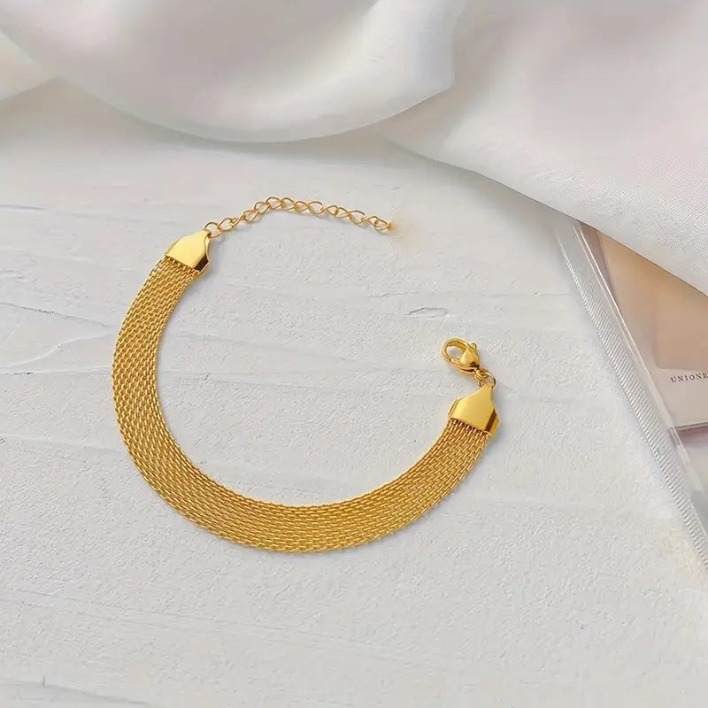 Golden Fashion Stainless Steel Chain Bracelet Enhancing Visual Appeal