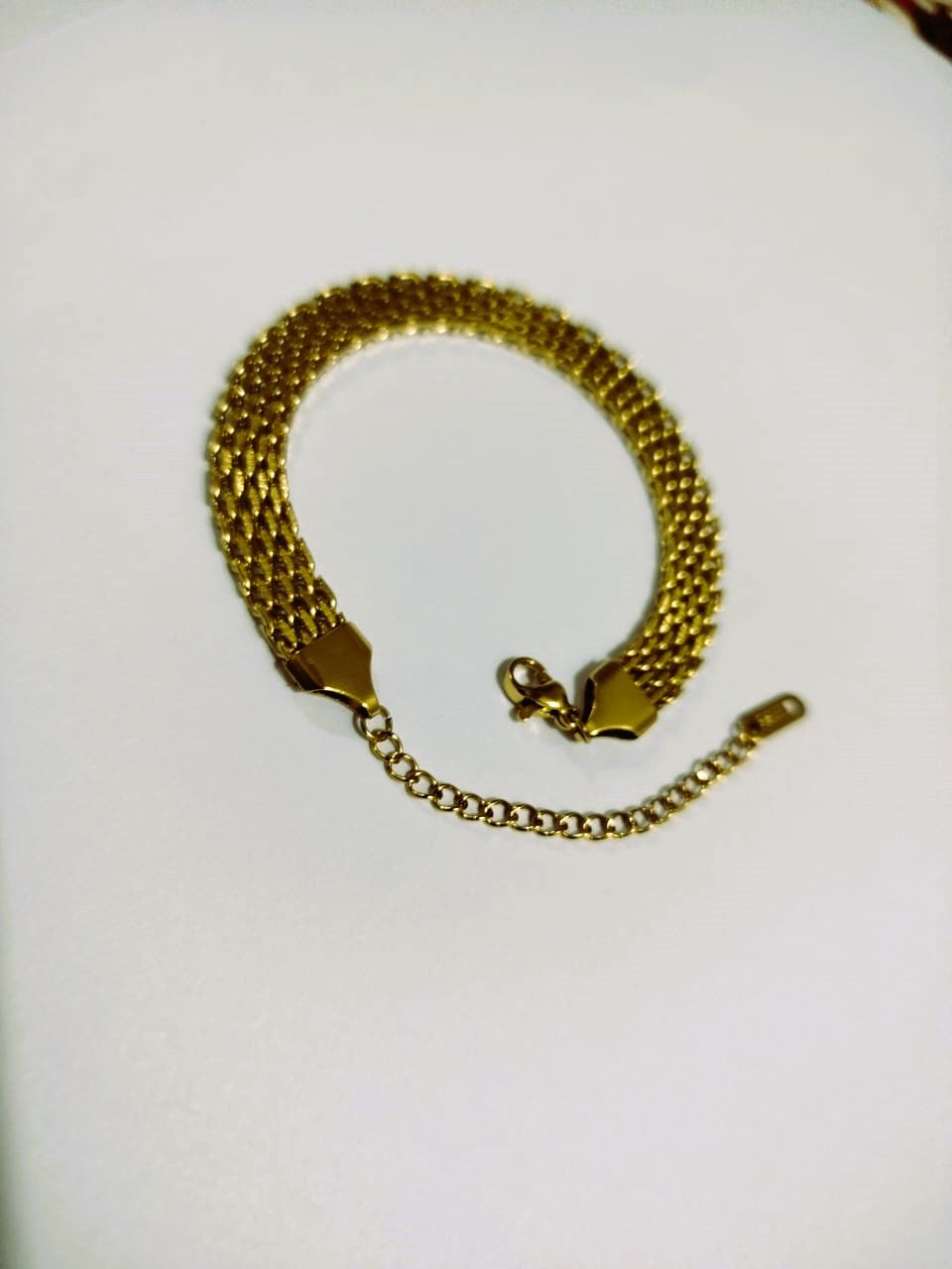 Golden Fashion Stainless Steel Chain Bracelet Enhancing Visual Appeal