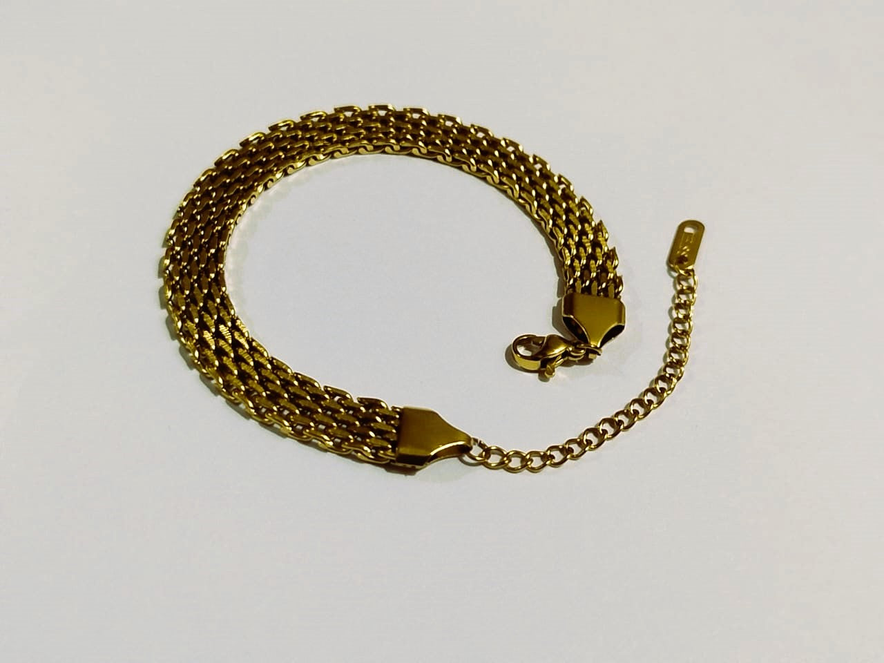Golden Fashion Stainless Steel Chain Bracelet Enhancing Visual Appeal