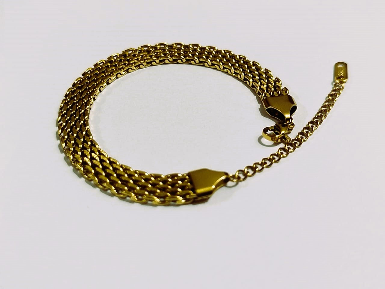 Golden Fashion Stainless Steel Chain Bracelet Enhancing Visual Appeal