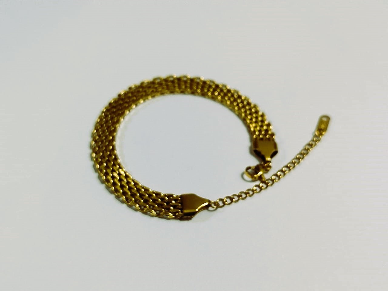 Golden Fashion Stainless Steel Chain Bracelet Enhancing Visual Appeal