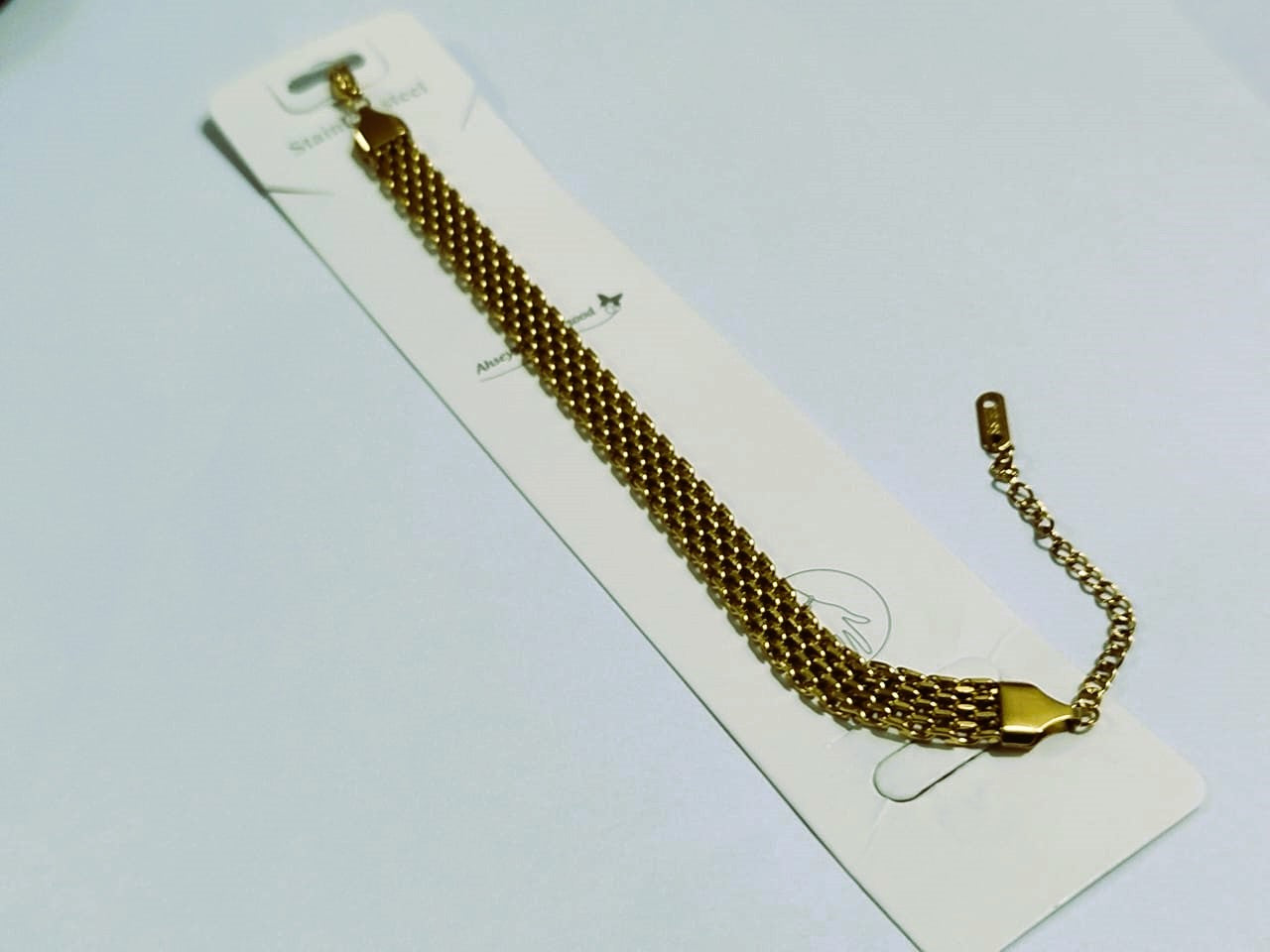 Golden Fashion Stainless Steel Chain Bracelet Enhancing Visual Appeal