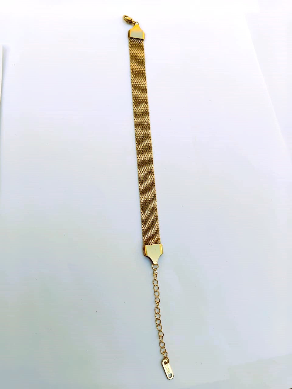 Golden Fashion Stainless Steel Chain Bracelet Enhancing Visual Appeal