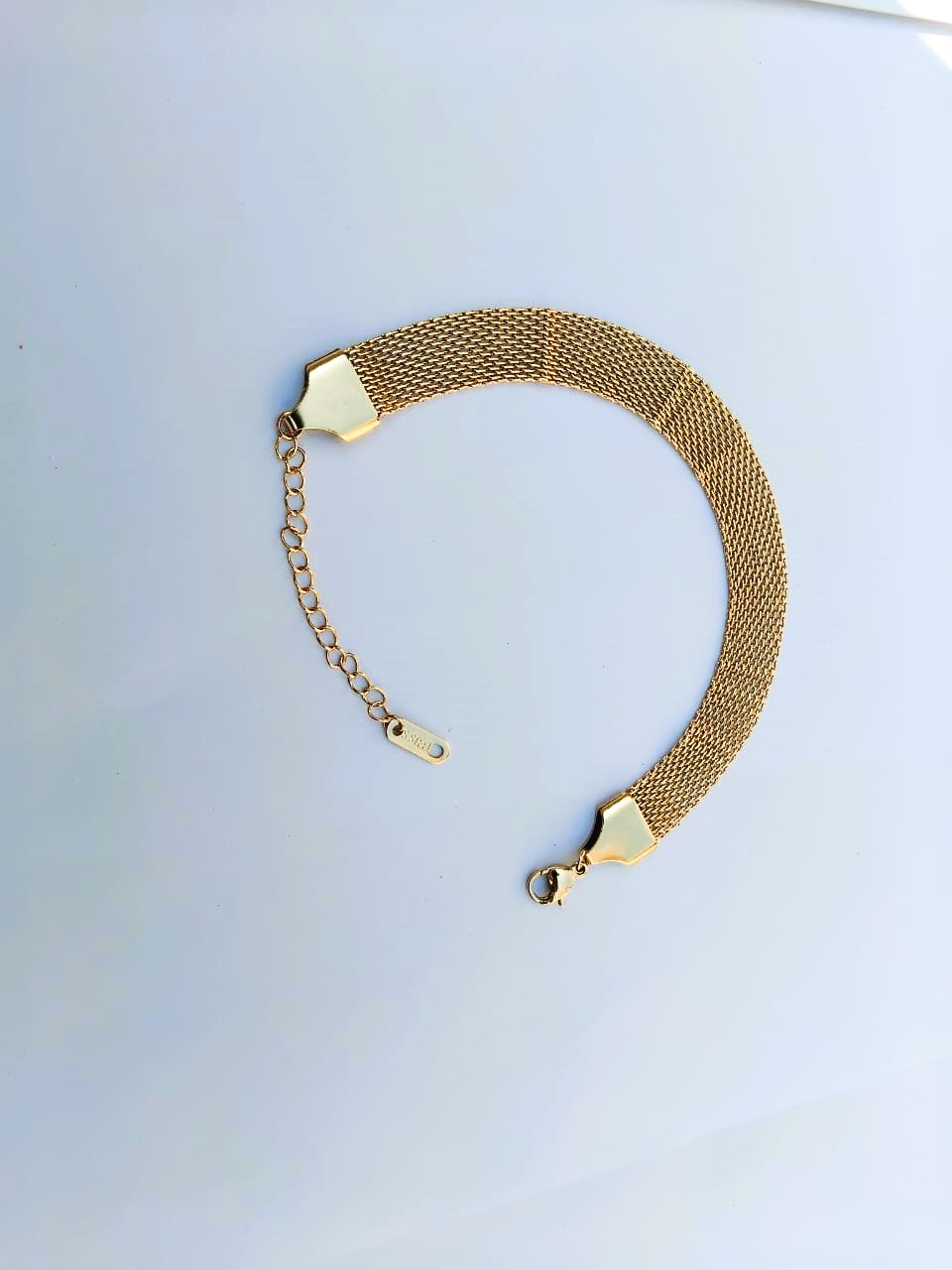 Golden Fashion Stainless Steel Chain Bracelet Enhancing Visual Appeal