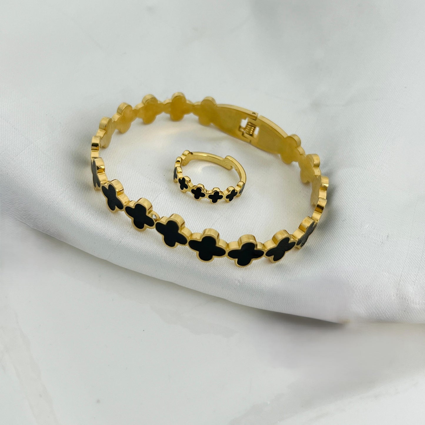 Elegant Multi Clover Bangle with Ring - Stainless Steel | Mazia Fashion