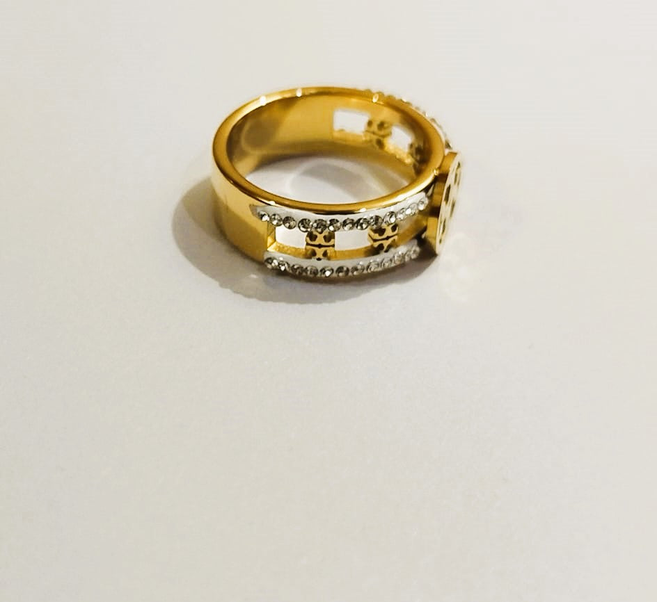 Golden Ring with Stylish Rinshin Diamonds – Elegant Fashion Ring for Girls | Mazia Fashion